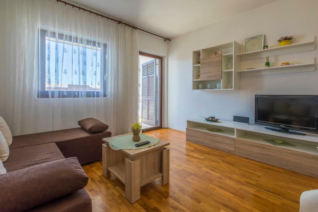 Apartmani Milan Crikvenica Exterior foto